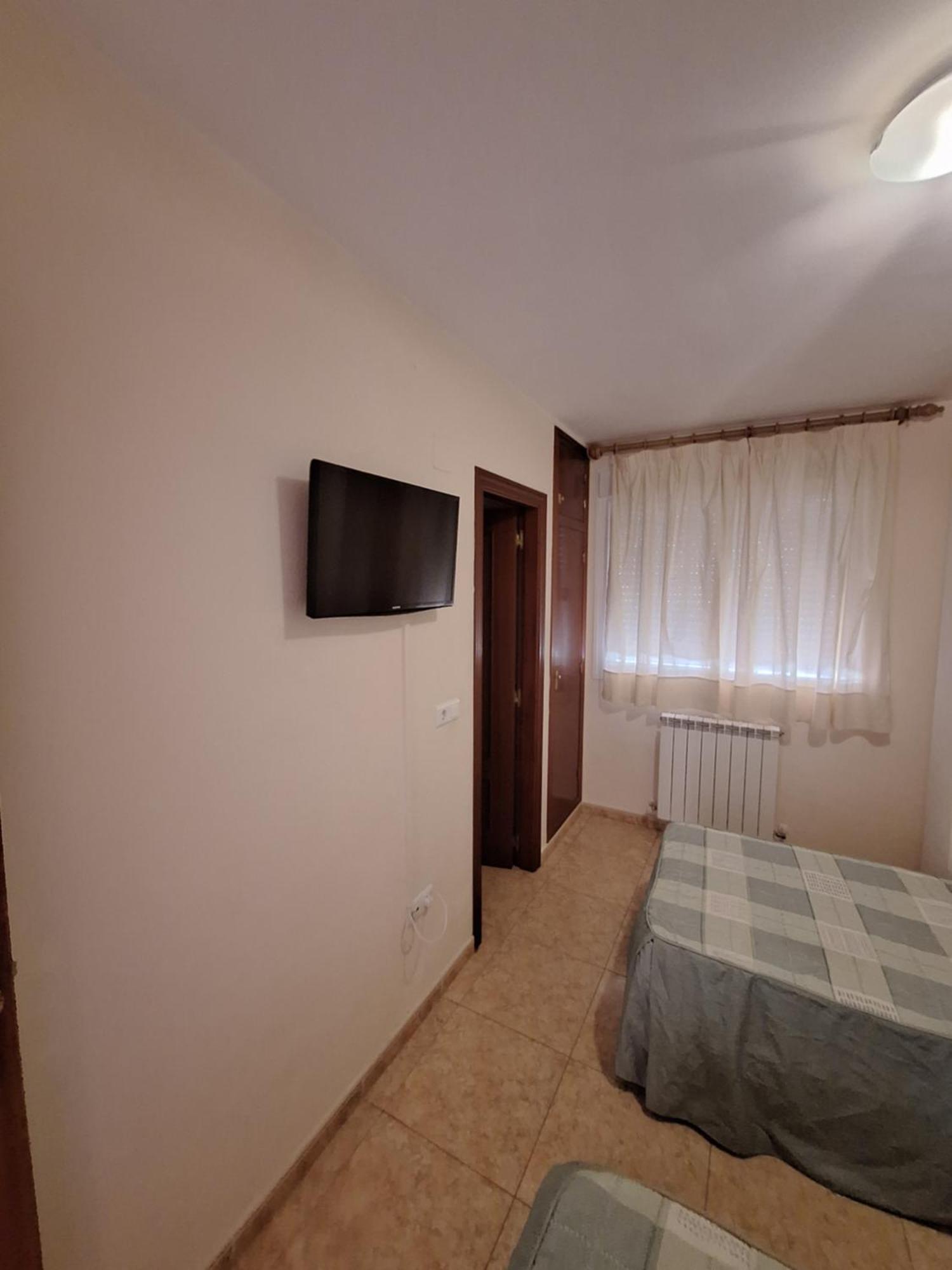 Hostal Pension - La Rotonda Hotel Tardienta Ngoại thất bức ảnh