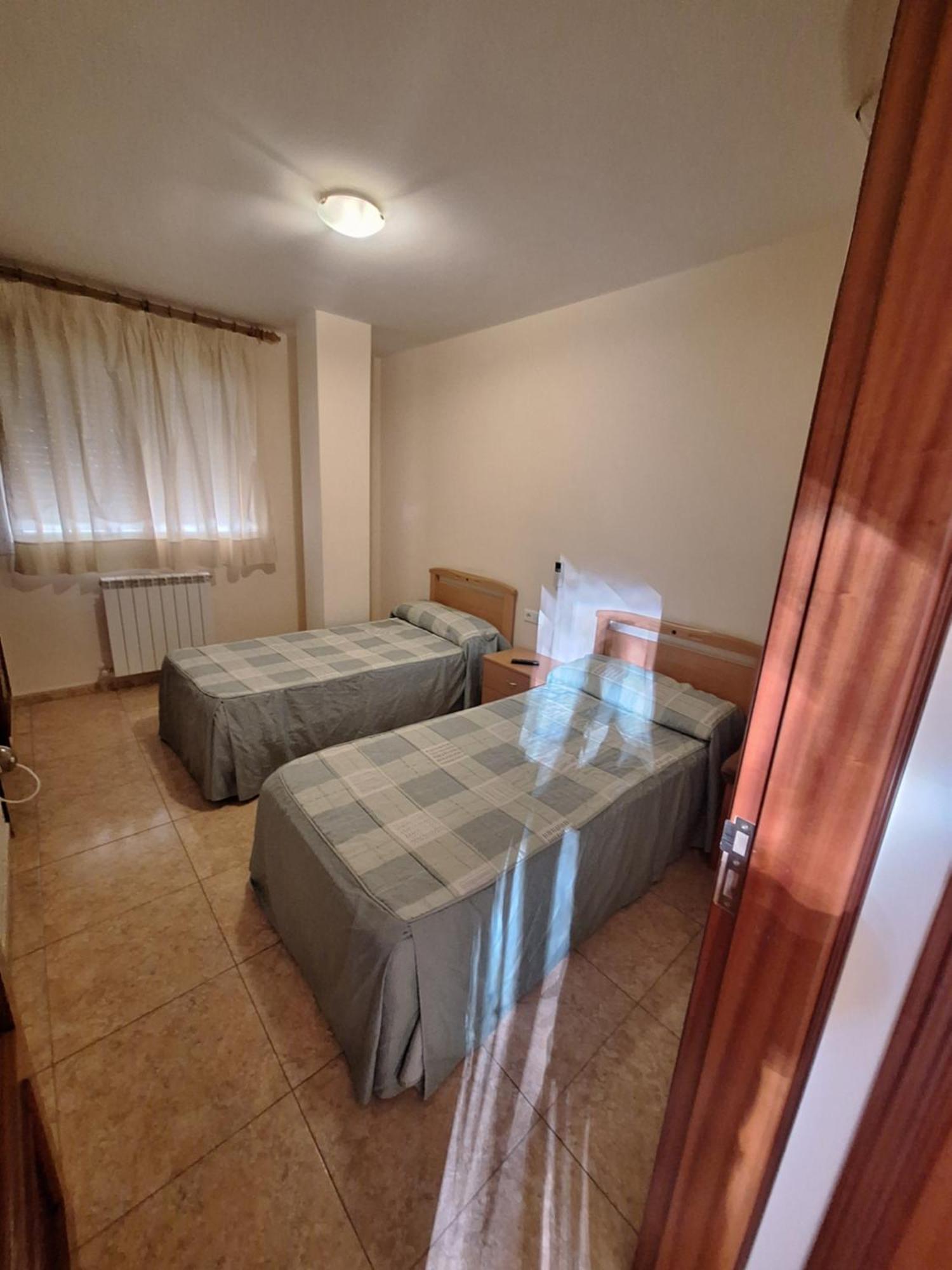 Hostal Pension - La Rotonda Hotel Tardienta Ngoại thất bức ảnh